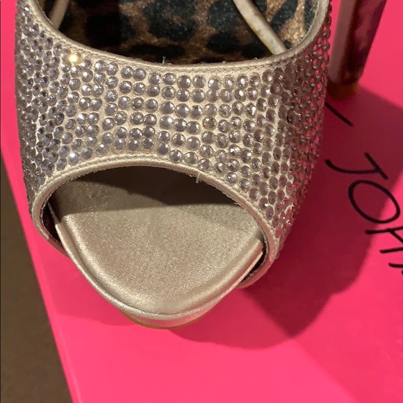 😍 Betsey Johnson Glitzeee Blush Pink Heels 😍 - Picture 5 of 9